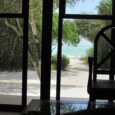 Two Bedroom Beachfront Villa 셀레스툰 외부 사진