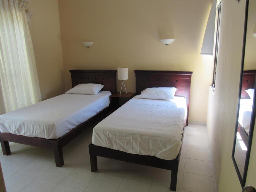 Two Bedroom Beachfront Villa 셀레스툰 외부 사진
