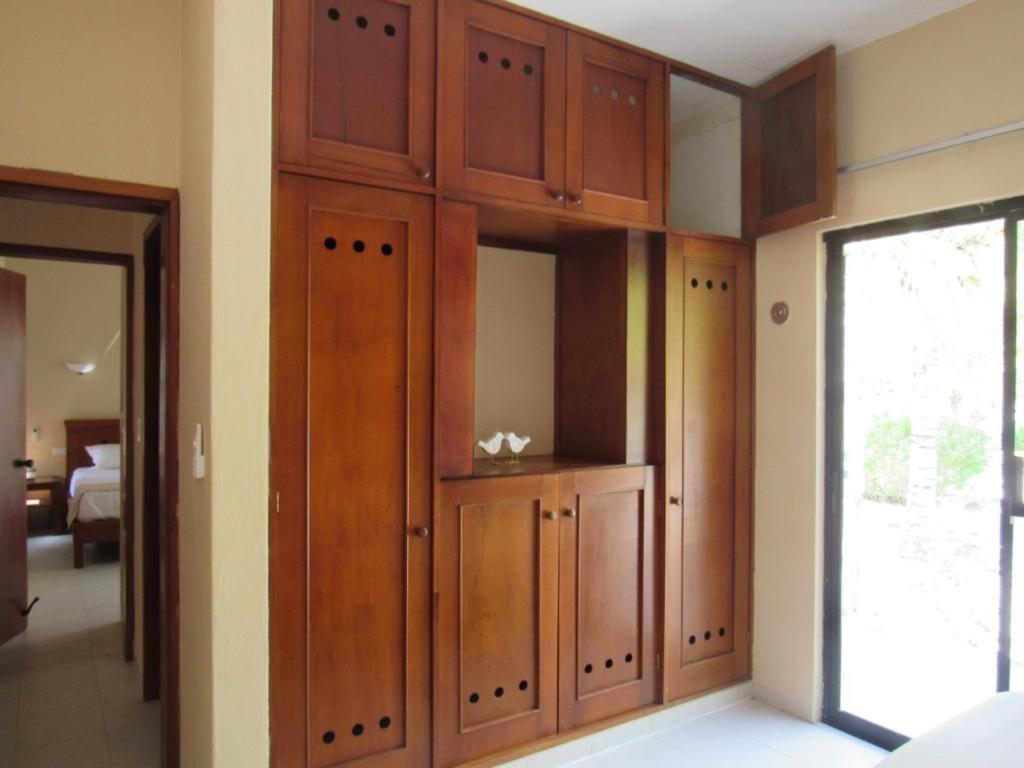 Two Bedroom Beachfront Villa 셀레스툰 외부 사진